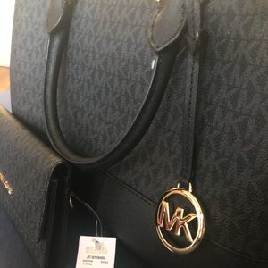 100% MICHAEL KORS Bag and wallet